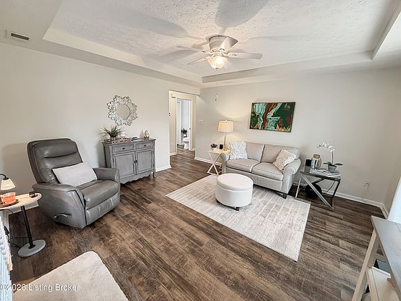 5th image of 801 Garden Pointe Dr