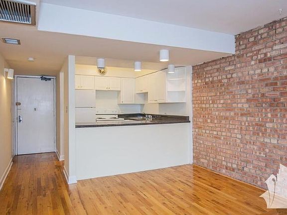 3rd image of 1220 N La Salle Dr APT 4F