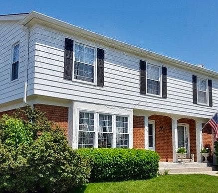 Walk to park, Marianos, restaurants and New Trier West