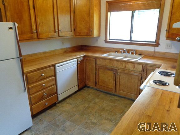 3rd image of 380 Martello Dr