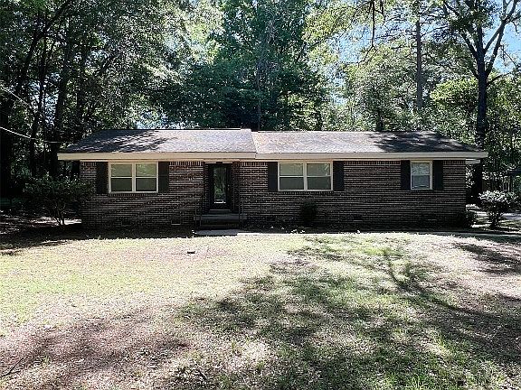 3rd image of 465 Pinecrest Dr