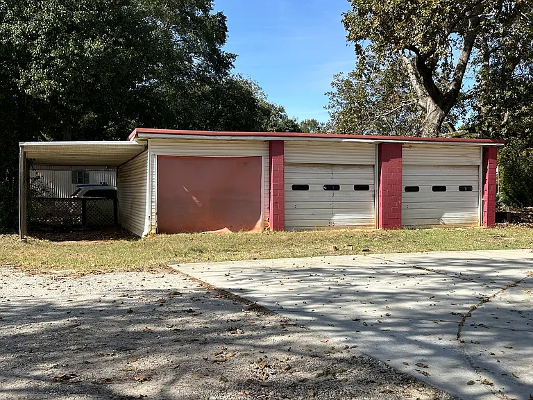 9428 Augusta Rd — Photo 2