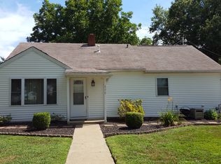808 W Maple St, Nashville, IL 62263