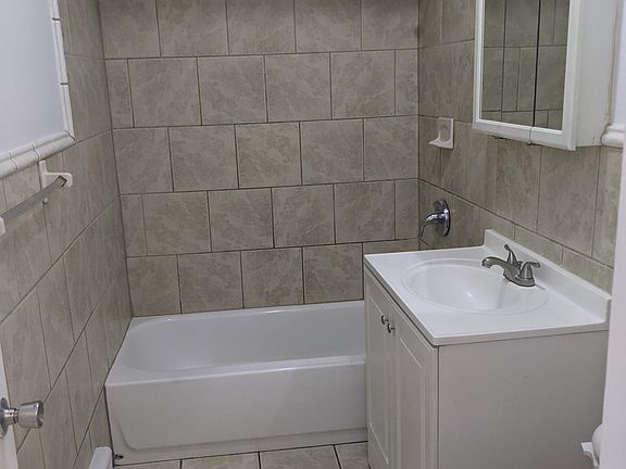 4th image of 389 Baldwin Ave APT 1R