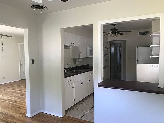 4th image of 602 N Mesquite St