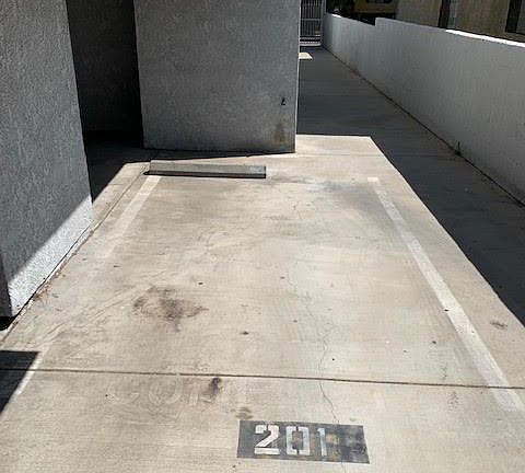 2nd image of 2301 N Niagara St #201