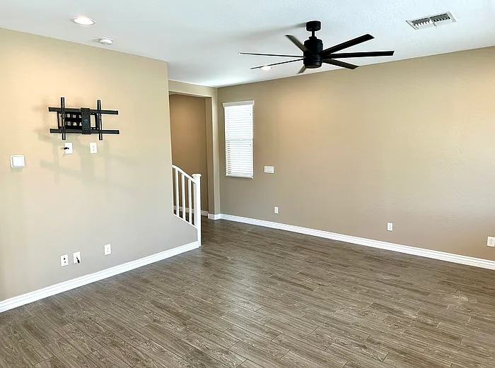 2930 E Sunland Ave — Photo 13