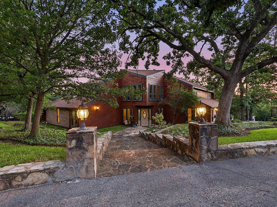 1st image of 122 Brookdale Dr