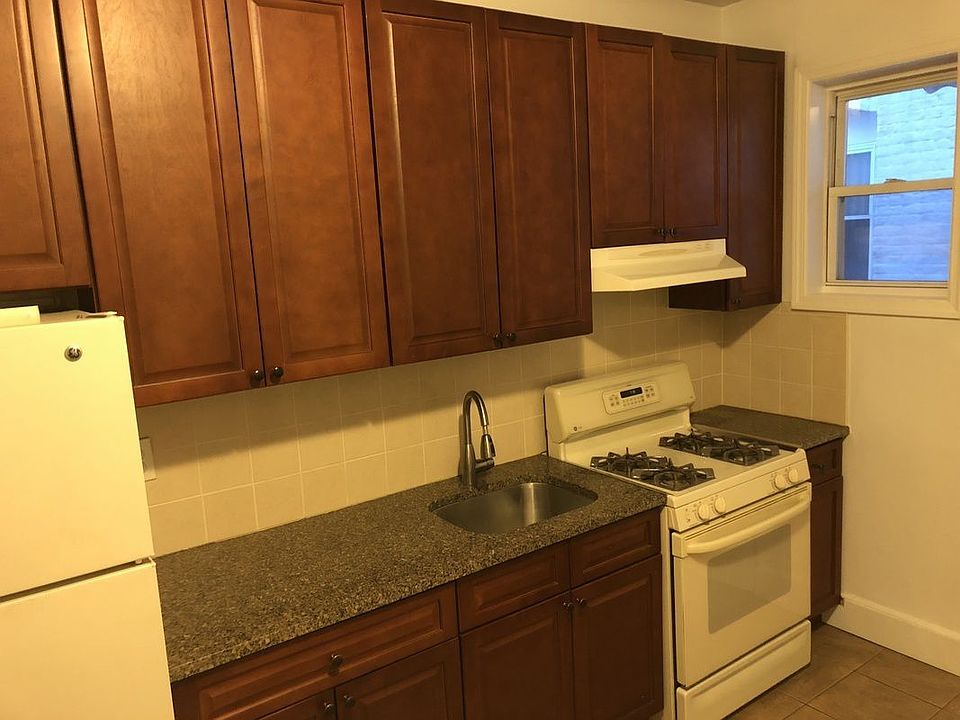 1st image of 3052 35th St