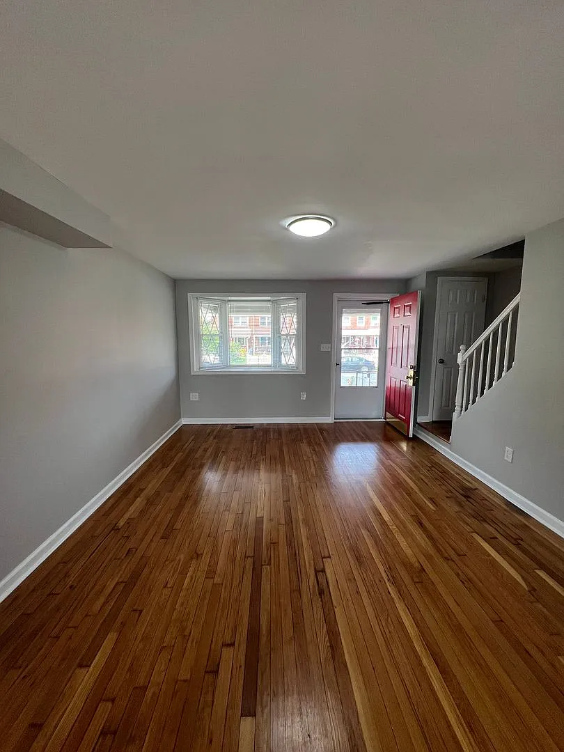 Gorgeous 3 Bedroom Home in Dundalk — Photo 3