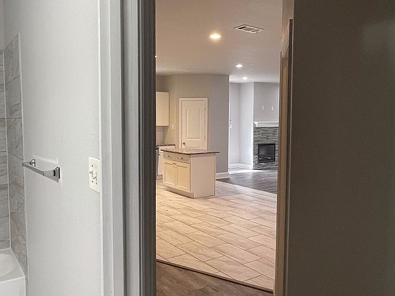5th image of 304 Emma Jane St