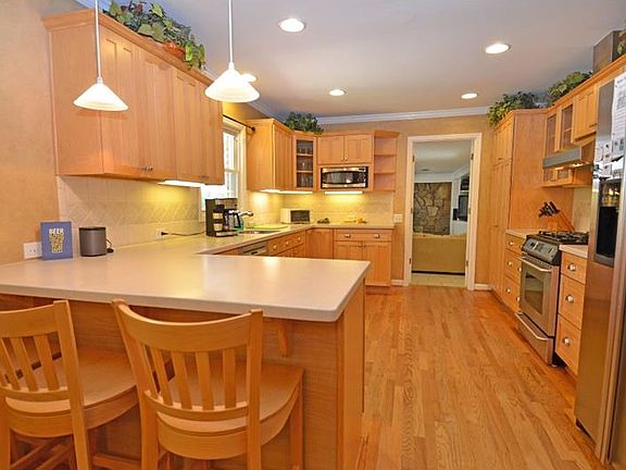 5th image of 3152 Wanda Woods Dr