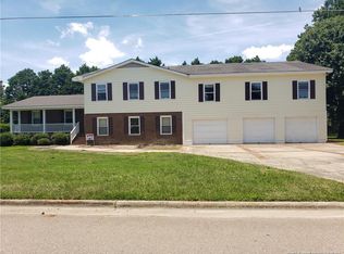 635 N Wilkinson Dr, Saint pauls, NC 28384
