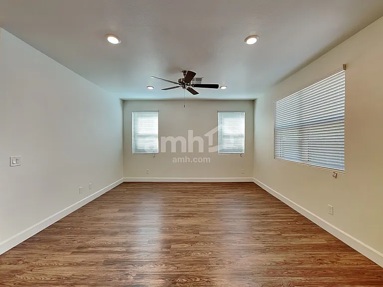 670 W Laredo Ave — Photo 5