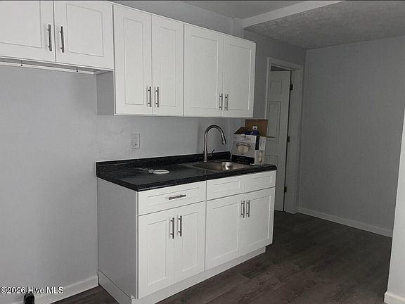2nd image of 217 Robinson St #B