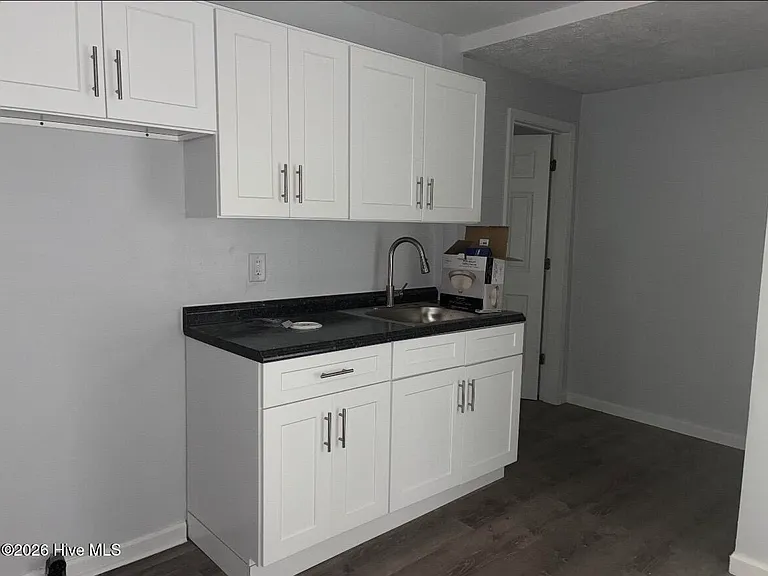 217 Robinson St #B — Photo 2