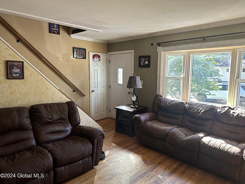 3rd image of 20 Huckleberry Lane