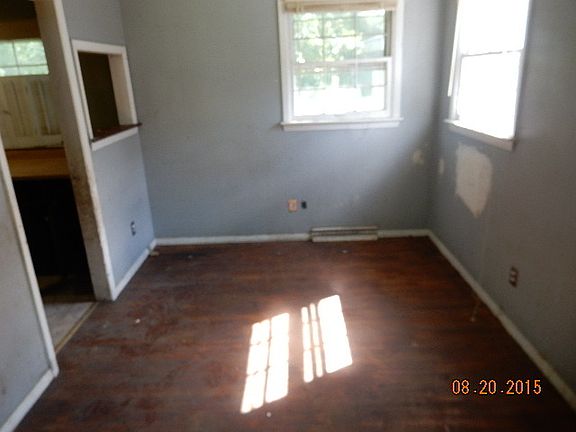 4th image of 2710 Chevy Chase Dr