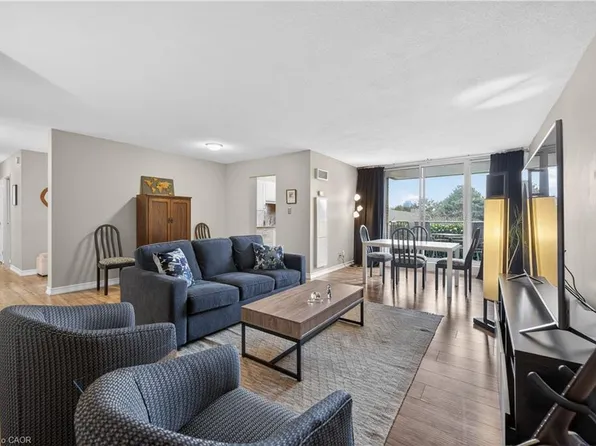 1425 Ghent Ave #304, Burlington, ON L7S 1X5