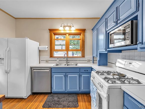 3rd image of 165 Center St