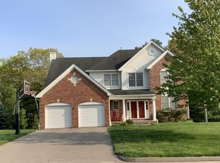 62 Hound Pack Cir, East Walpole, MA 02032