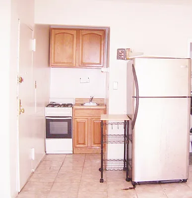 Rented by Perry Associates NYC Inc | media 43