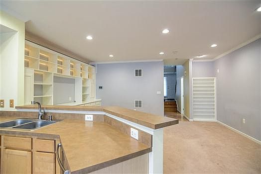 5th image of 6004 Saint Hubert Ln