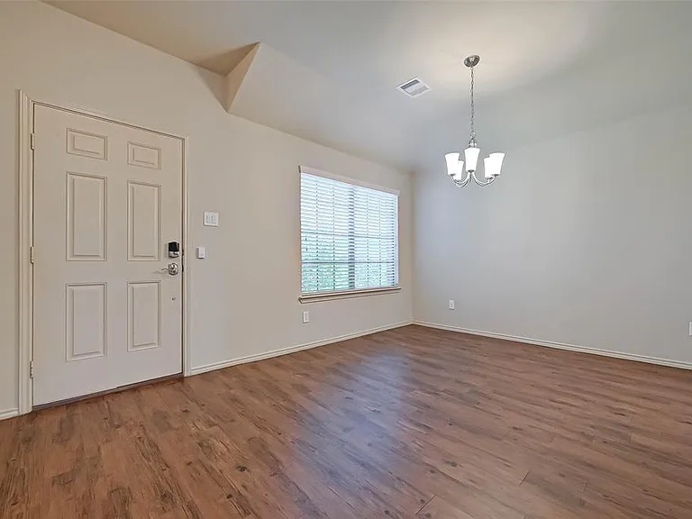 1415 Rodeo Cattle Ln — Photo 3