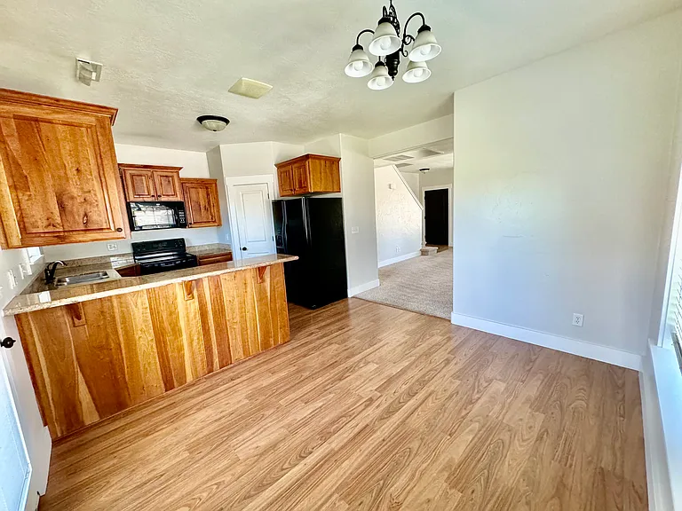 177 S 4 W — Photo 13