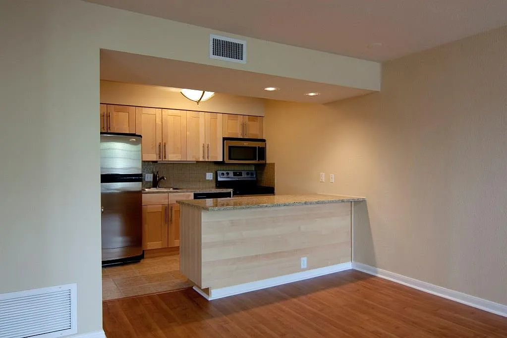 1 bed, 1.0 bath, 650 sqft, $1,275 — Photo 4