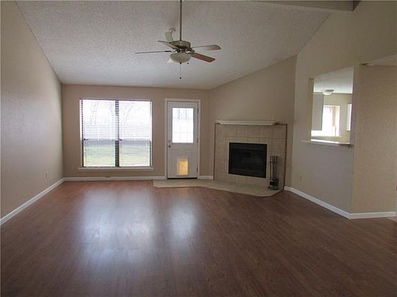 3rd image of 3013 Colony Dr