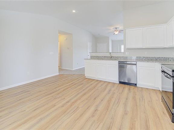 5th image of 14504 Richmond Ave