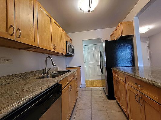3rd image of 70 W 93rd St APT 4