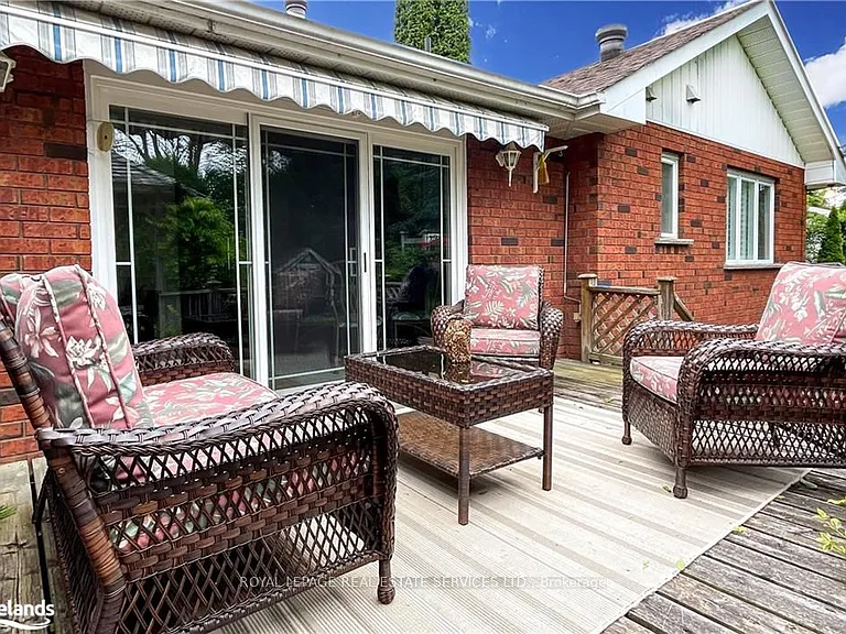 112 Bruce St S — Photo 26