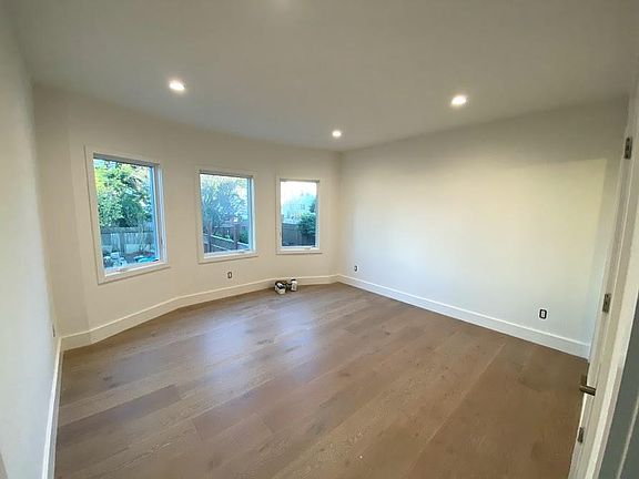 3rd image of 1651 25th Ave
