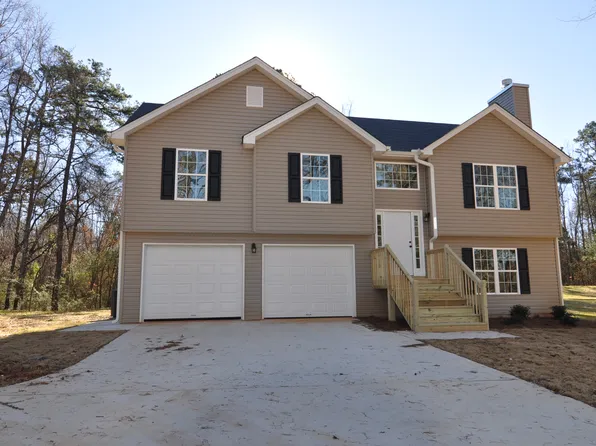 5642 Hawthorn Dr, Gillsville, GA 30543