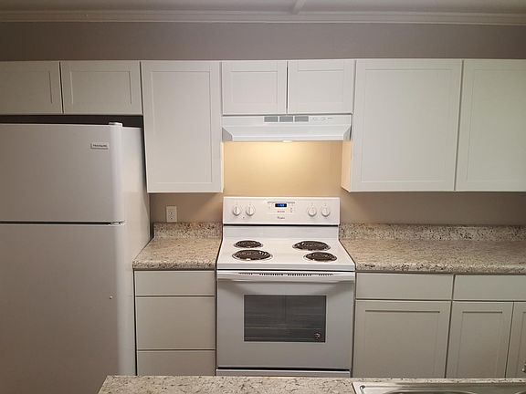 4th image of 3403 Valley View Dr