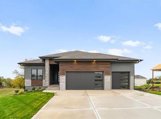 13458 Terrace Park Dr, Parkville, MO 64152