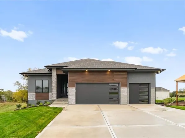 13458 Terrace Park Dr, Parkville, MO 64152