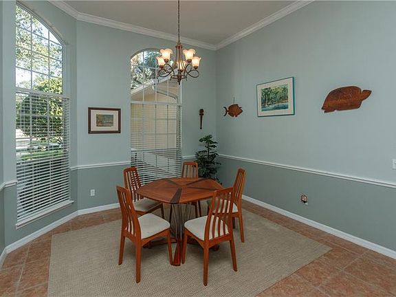3rd image of 4960 Shoreline Cir