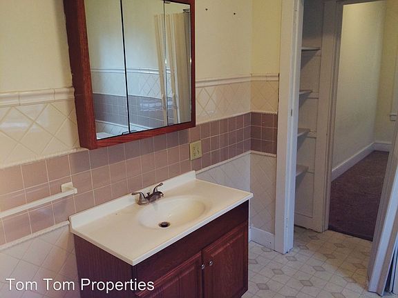 4th image of 5 Eastman Ave APT 2