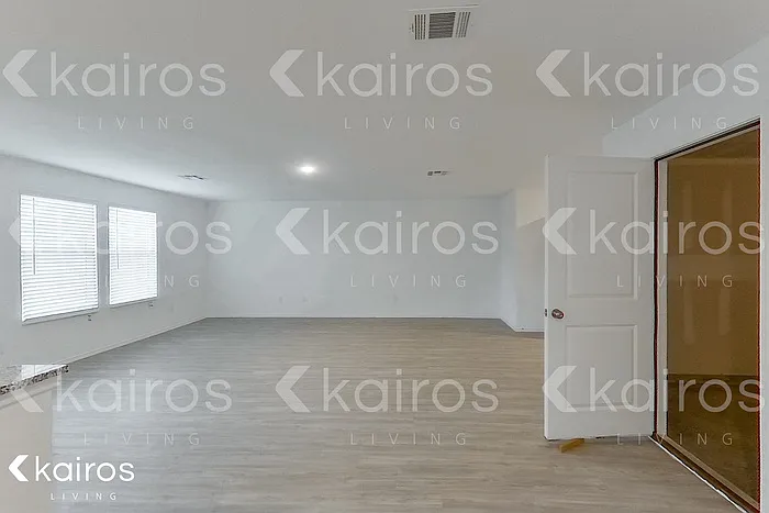 4 bed, 2.5 bath, 1950 sqft, $1,745 — Photo 2