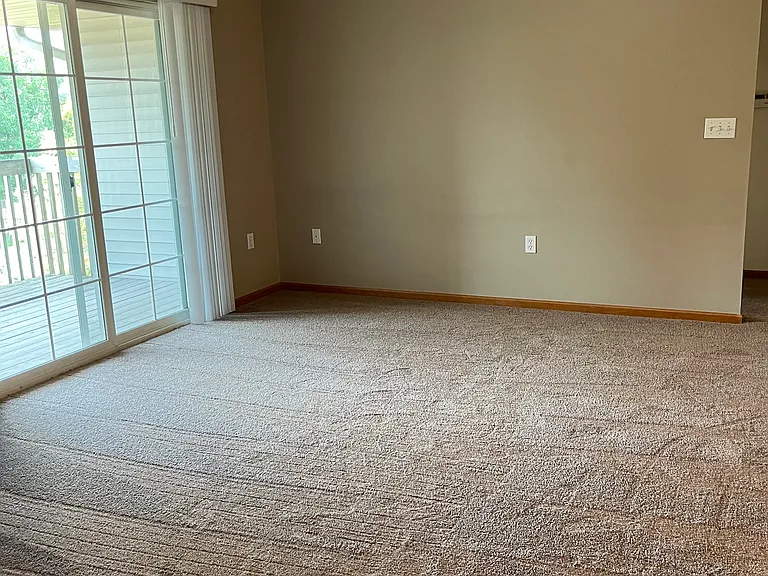 90 E Jefferson St #8 — Photo 7