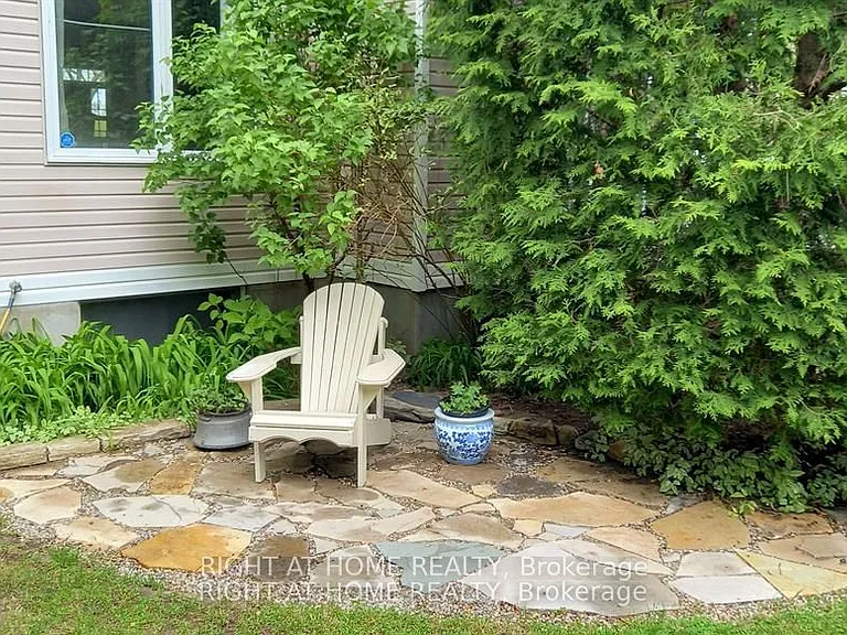 142 Windhurst Dr — Photo 3