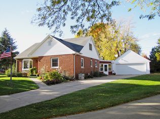 10 Fern Ct, Little Chute, WI 54140