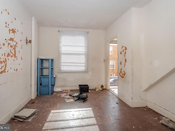3rd image of 2710 Mura St