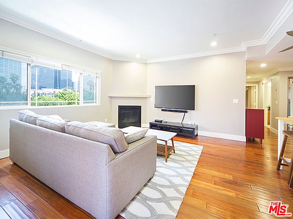 5th image of 815 S Harvard Blvd #402