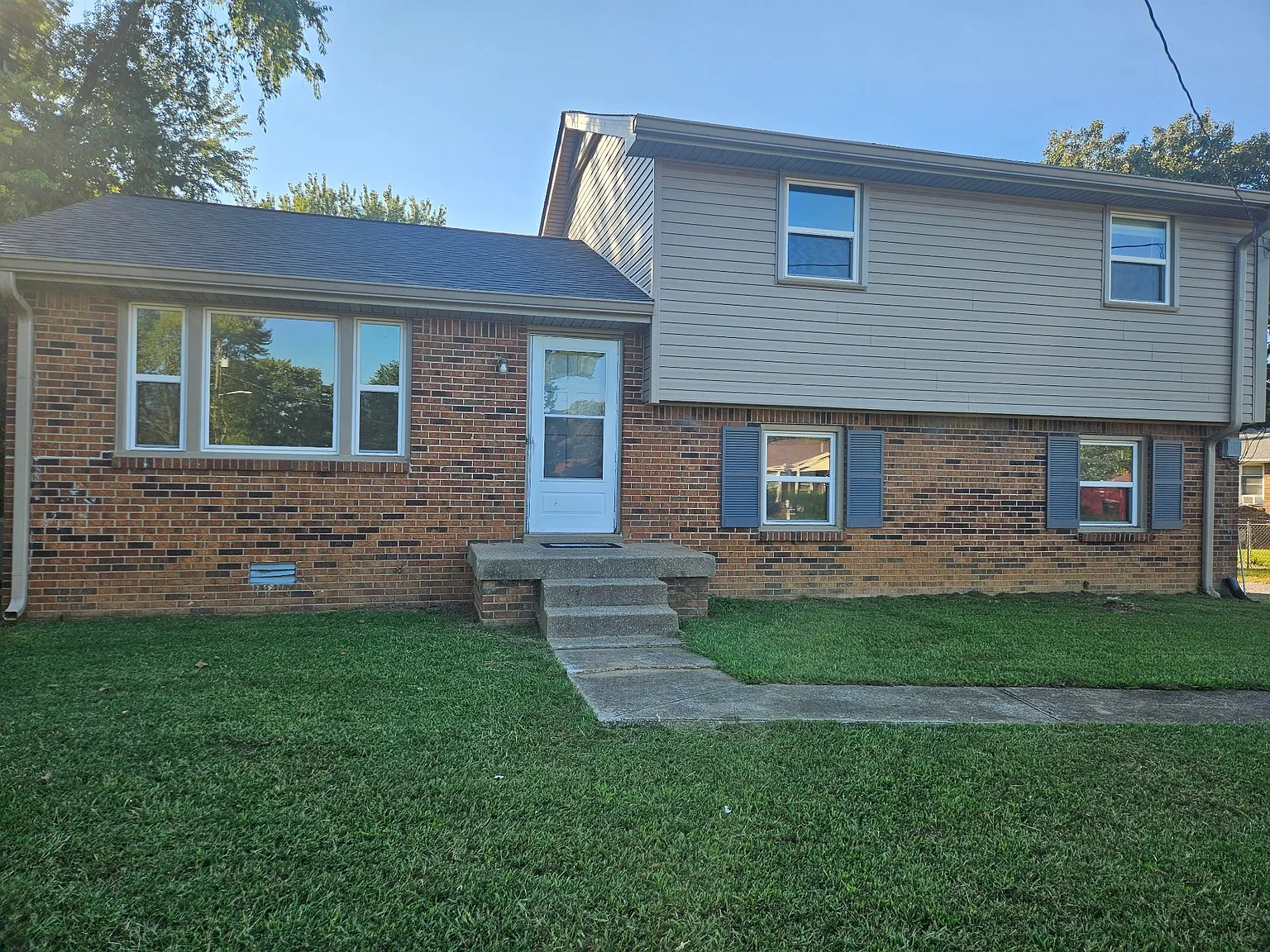 3 bed, 1.5 bath, 1123 sqft, $1,400 — Photo 1
