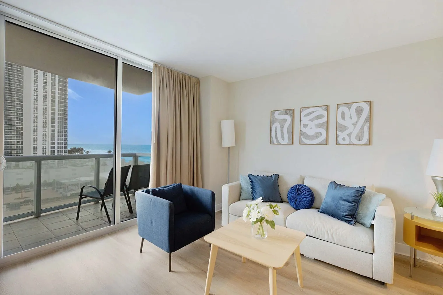 1 bed, 1.0 bath, 699 sqft, $3,228 — Photo 1