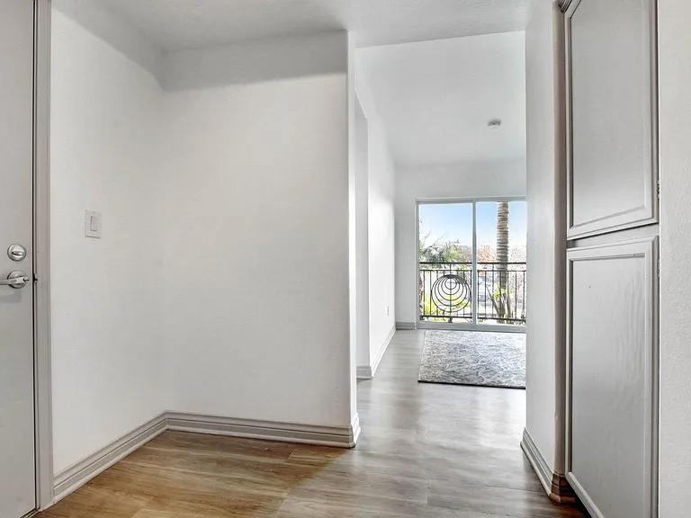 821 Wilcox Ave — Photo 23